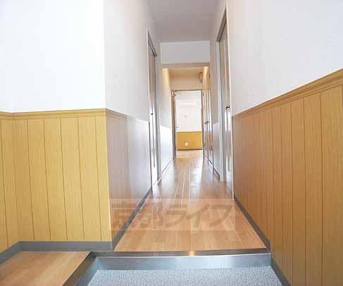 玄関　シューズボックスを置くスペースもございます。