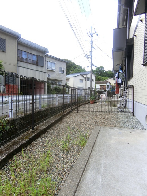 バルコニー　１階は専用庭付き