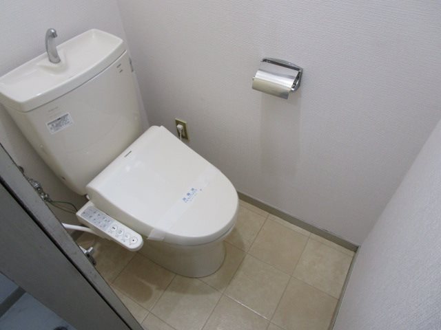 トイレ　温水洗浄便座