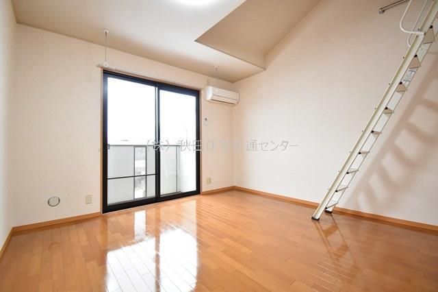 居室・リビング　洋室8帖