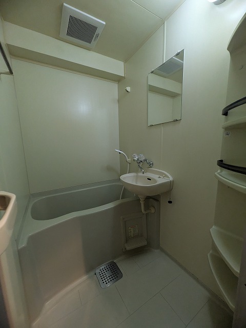 バス・シャワールーム　同物件、別号室のものです。