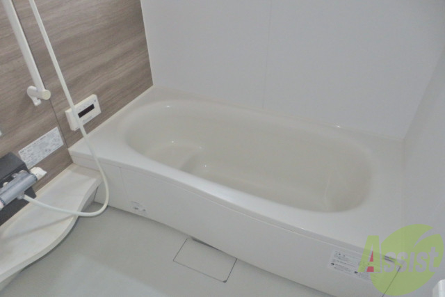 バス・シャワールーム　広いお風呂で、一日の疲れを癒してください。