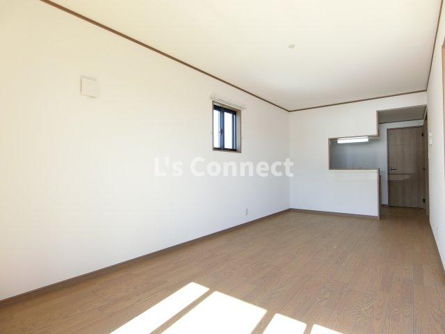 居室・リビング　角部屋で２面に窓があります。