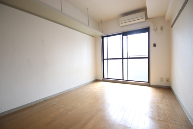 居室・リビング　※別号室の参考写真、現況優先※