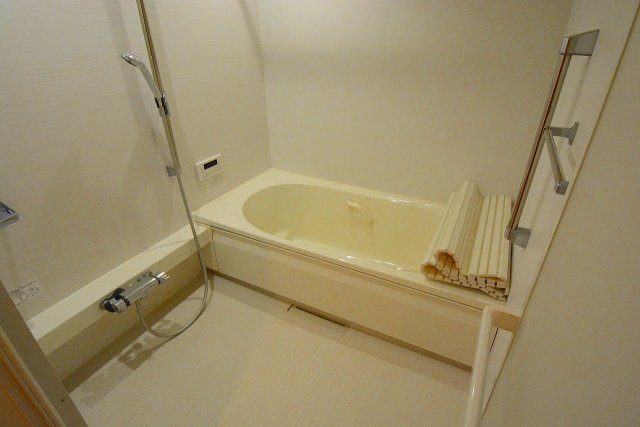 バス・シャワールーム　シンプルで機能的なユニットバスです