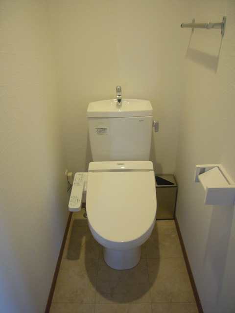 トイレ　温水洗浄便座