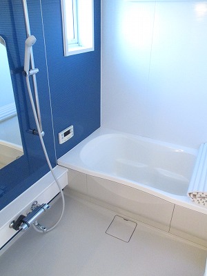 バス・シャワールーム　浴室　窓有