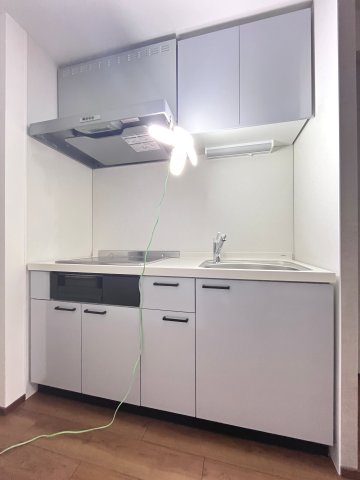 キッチン　建築中の写真です。また写真は2号タイプのものです。