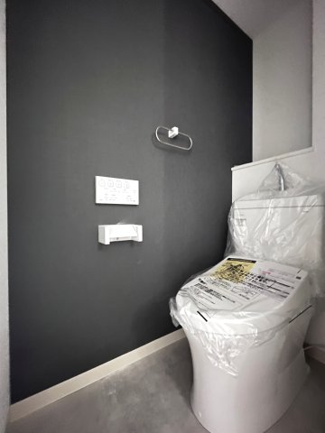 トイレ　建築中の写真です。また写真は2号タイプのものです。