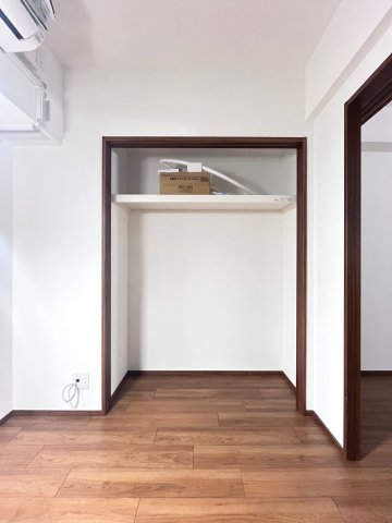 収納　建築中の写真です。また写真は2号タイプのものです。