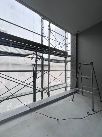 バルコニー　建築中の写真です。また写真は2号タイプのものです。