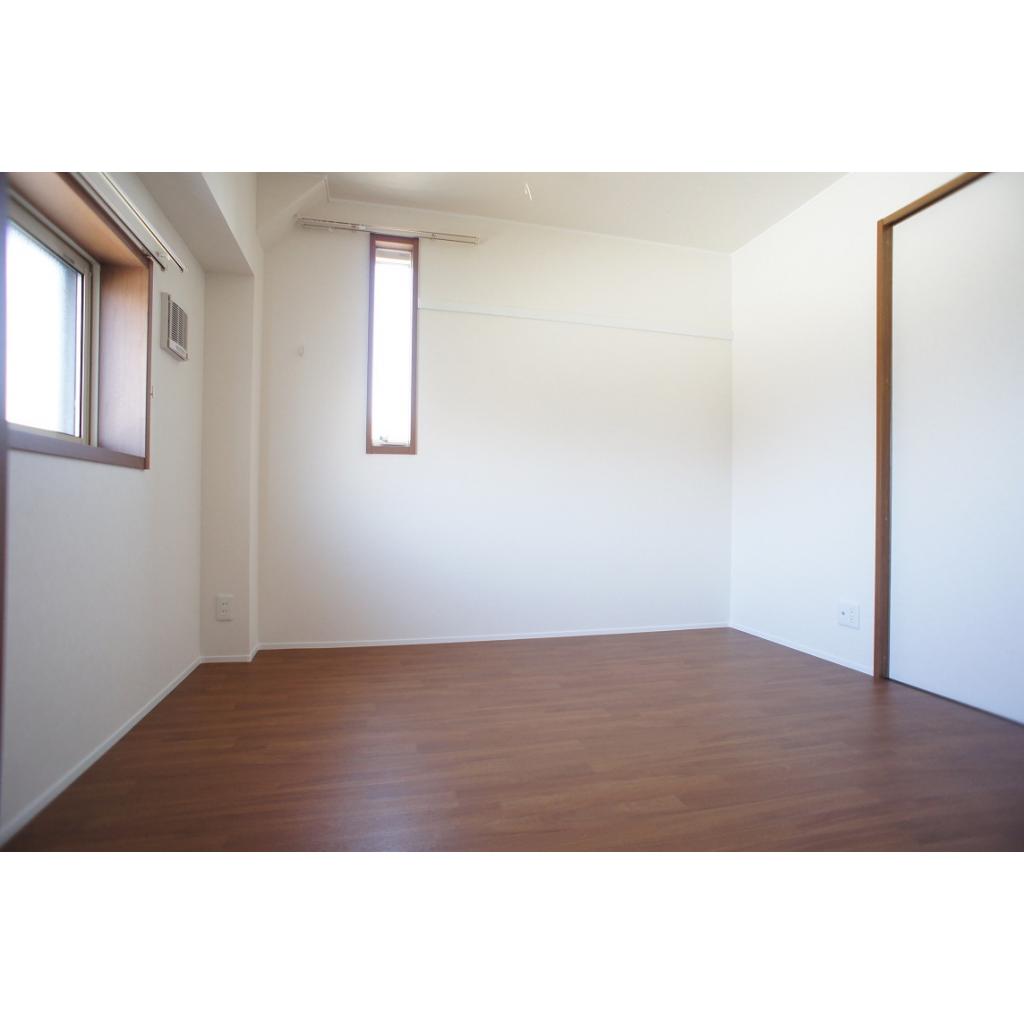 居室・リビング　角部屋２面採光のお部屋です。