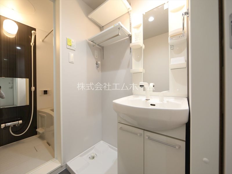 洗面設備　脱衣所　独立洗面台（シャンプードレッサー付）