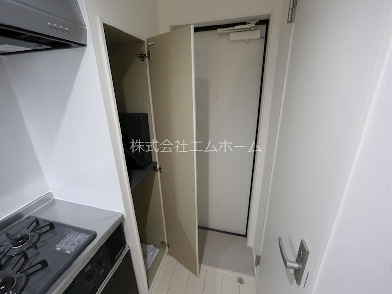 玄関　玄関　シューズボックス付（収納充実してます）