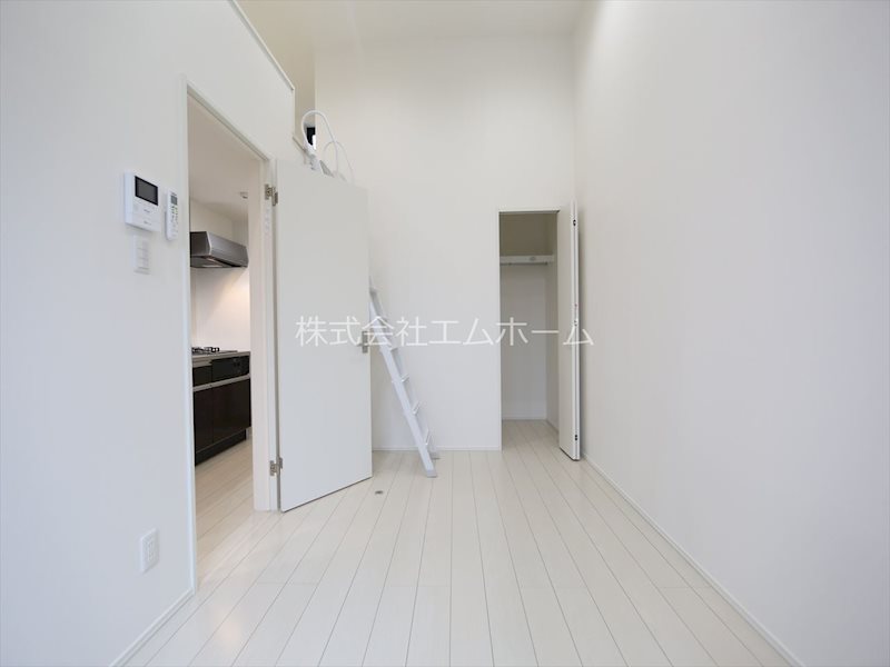 居室・リビング　洋室5.5帖　ロフト4.6帖（収納でもお部屋でも使えます）