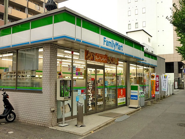 コンビニ　ファミリーマート 博多住吉公園前店（コンビニ）まで114m
