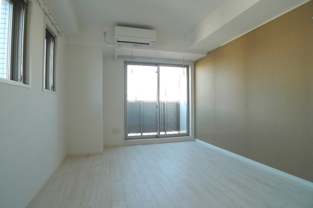 居室・リビング　角部屋・二面採光の洋室です