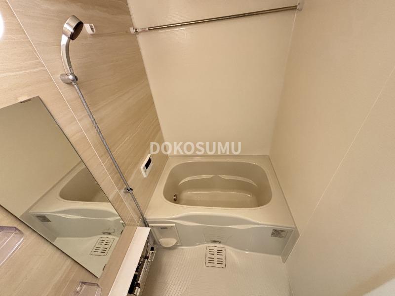 バス・シャワールーム　一日の疲れをやさしく癒やす、清潔感あふれるリラックスバス。