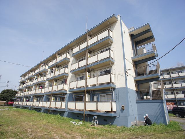 建物外観　4階建てです♪