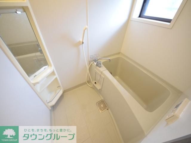 バス・シャワールーム　お風呂にも窓があるのは嬉しいですね