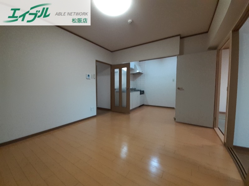 居室・リビング　同物件別室の写真です