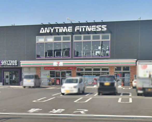 コンビニ　セブンイレブン（コンビニ）まで440m