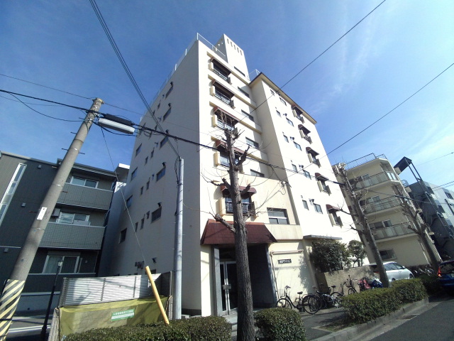 建物外観　エレベーター付きのマンションです