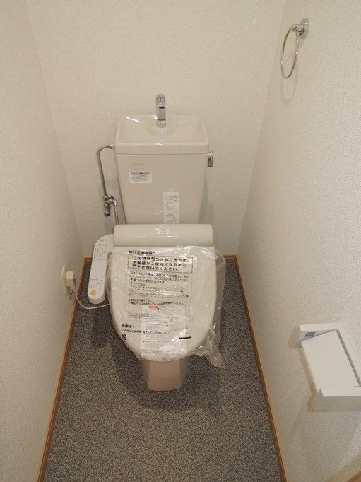 トイレ　※別号室の参考写真になります。