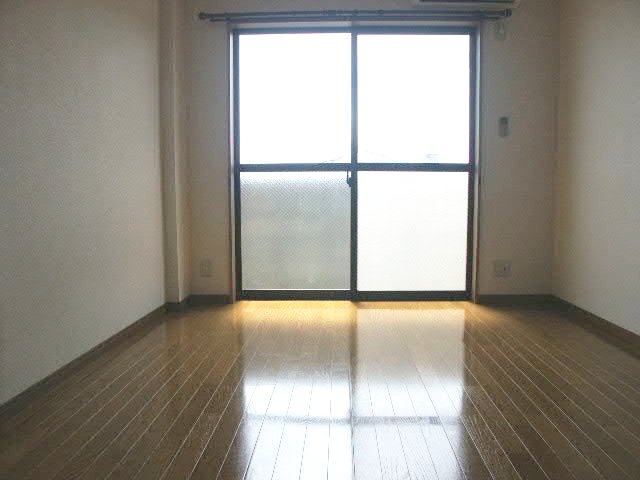 居室・リビング　1階別室の参考写真です。現況を優先します。(103)