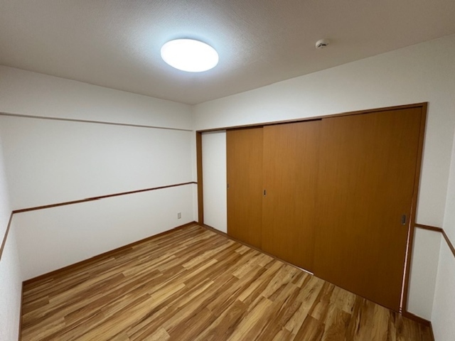 その他部屋・スペース　洋室（南側５．５帖）