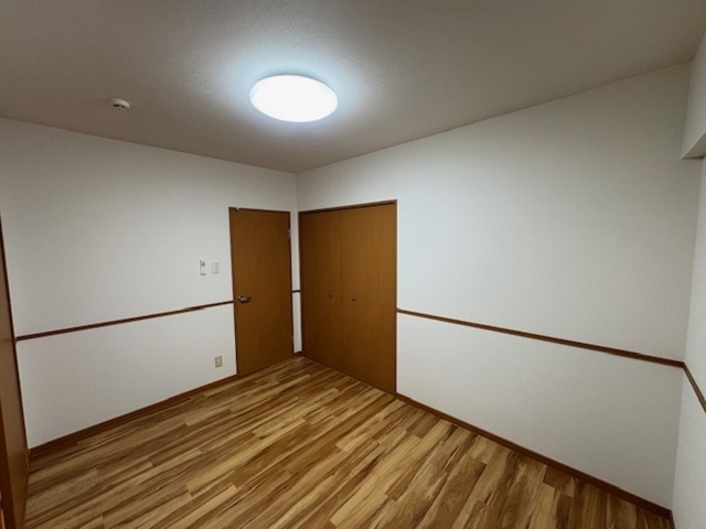 その他部屋・スペース　洋室（南側５．５帖）