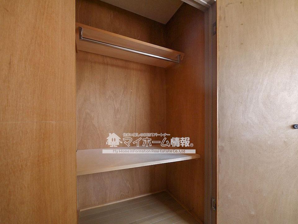 収納　ハンガーポール付きクローゼットで片付けも楽々♪