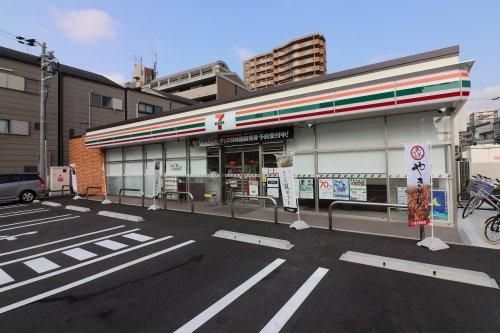コンビニ　セブンイレブン大阪高殿2丁目店（コンビニ）まで220m