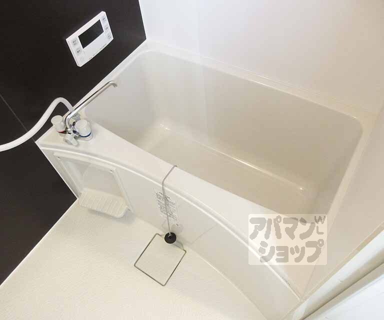 バス・シャワールーム　ゆったり広いお風呂です。