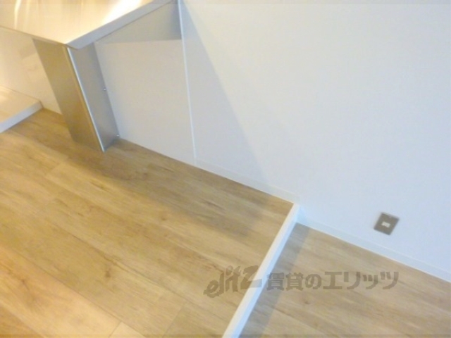 その他部屋・スペース　洋室にも収納棚が付いてます