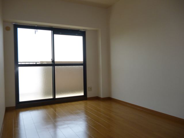 その他部屋・スペース　フローリングタイプの南側洋室スペースです