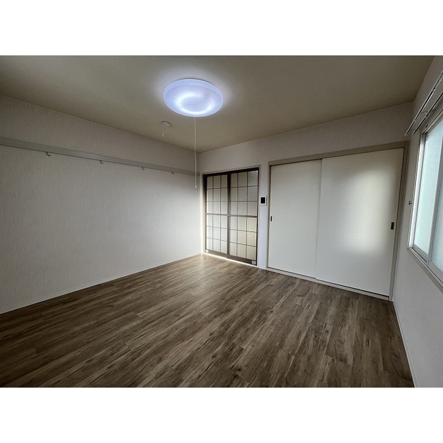 居室・リビング　洋室（8帖）の様子