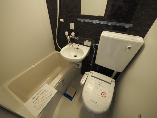 バス・シャワールーム　お掃除のしやすい３点ユニット