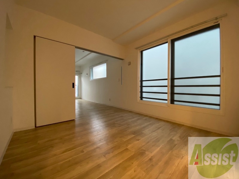 居室・リビング　広くてきれいなリビングです！快適に過ごせそうですね。