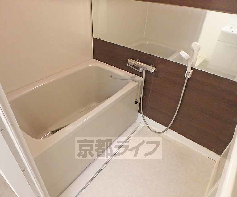 バス・シャワールーム　リラックスできるバスルームです。