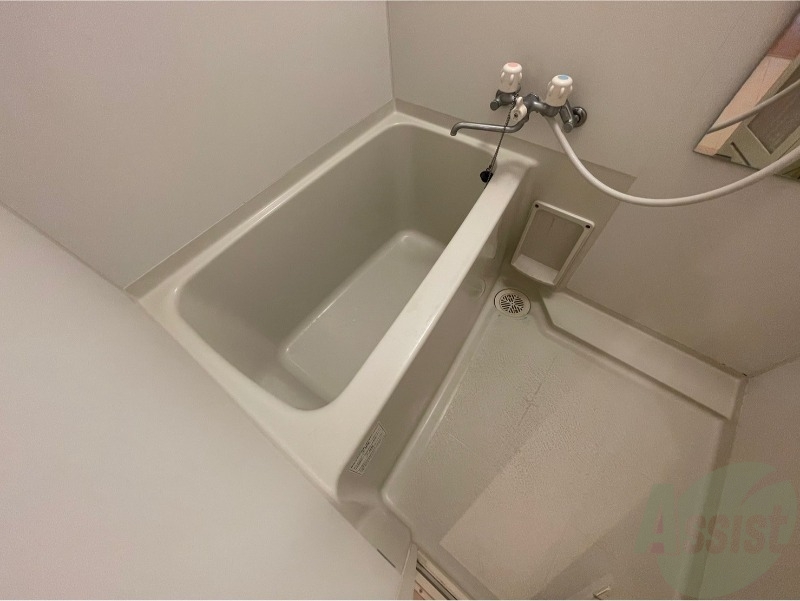 バス・シャワールーム　ユニットバスです。疲れを癒すのに欠かせませんね！