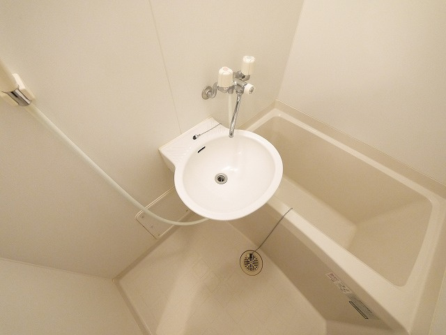 洗面設備　スペースが確保できる洗面所です