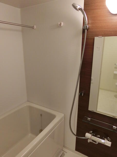 バス・シャワールーム　※別部屋参考写真