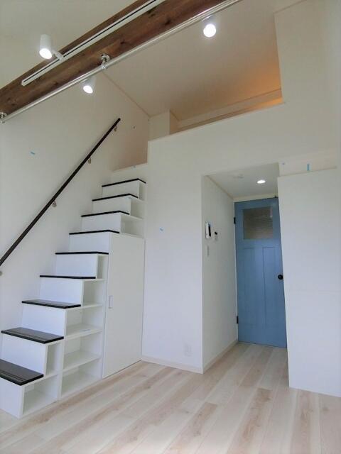 居室・リビング　天井が高く開放感があります！