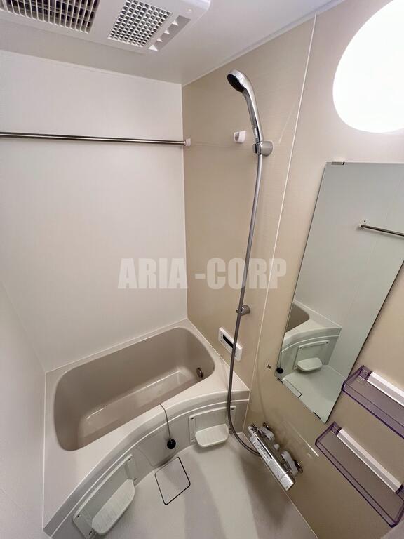 バス・シャワールーム　同仕様：追焚き・浴室乾燥機付♪お洒落なバスルームです◎