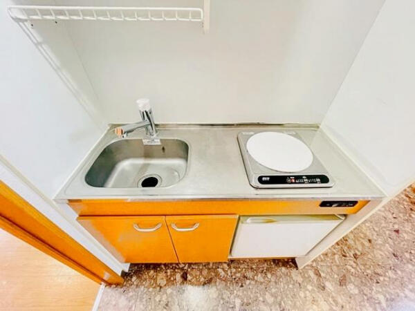 キッチン　ミニ冷蔵庫つき