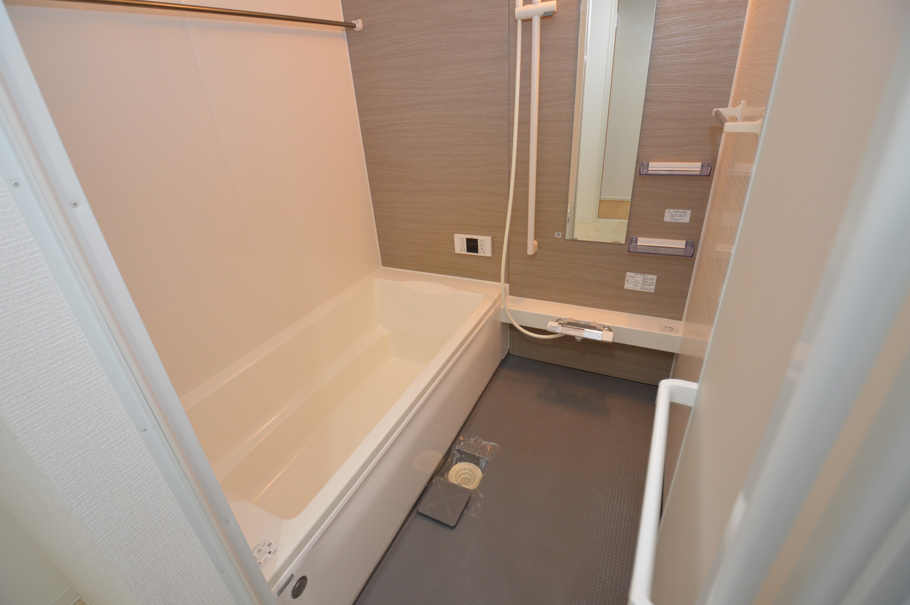 バス・シャワールーム　（参考）他室の写真を使用しています。現況優先となります。