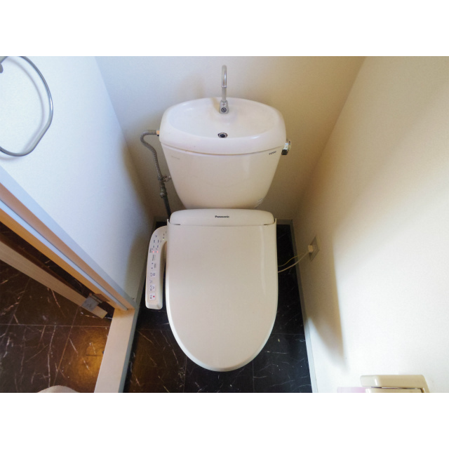 トイレ　リノベーション前の写真です