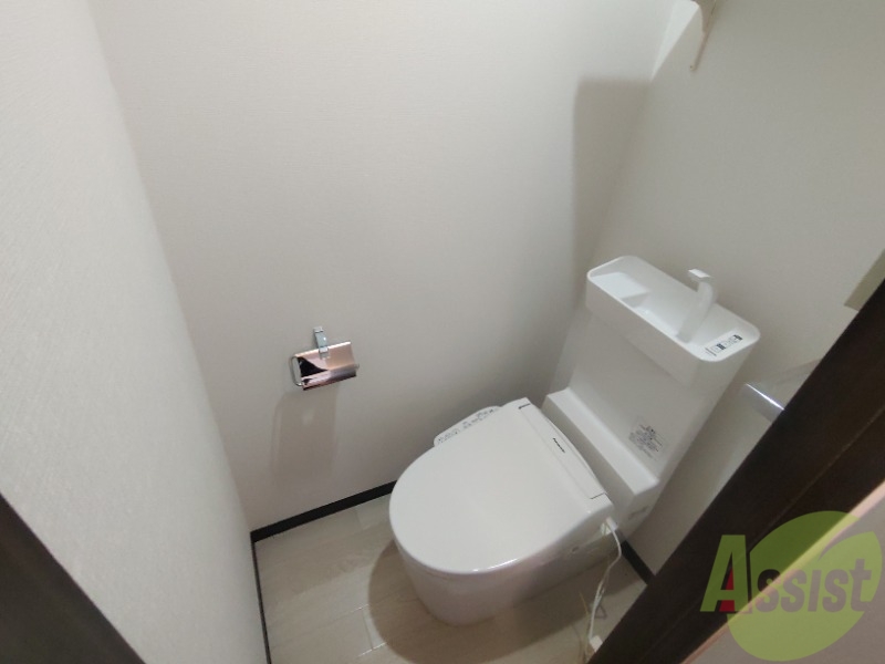 トイレ　トイレは温水洗浄便座なのでえ快適に使うことが出来ます。