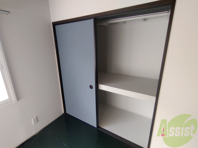 収納　収納はこちらです。服や物を多くしまっておけます。